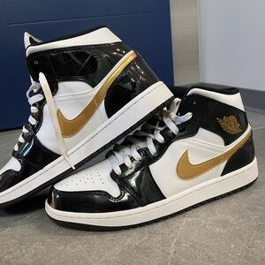 Air Jordan 1 MID SE “Black Gold Patent Leather”, Size US12